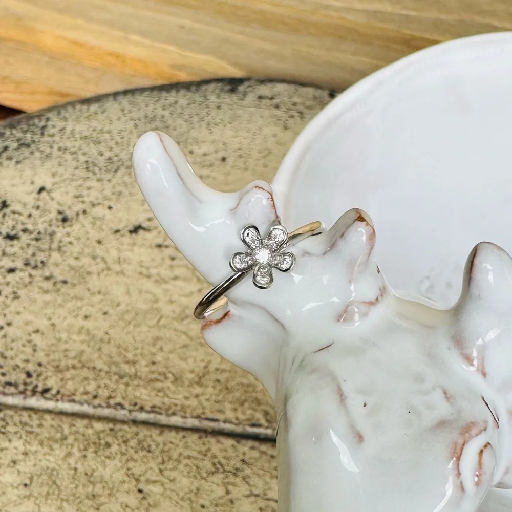 14KWG Diamond Loves Me Daisy Ring